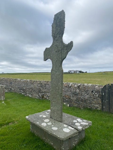 An image of a monument in the Scottish Isles.